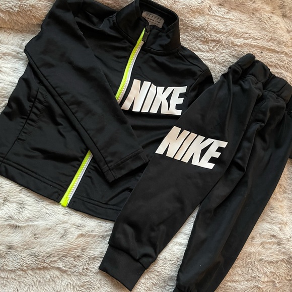 Nike Sweat Suit - Picture 2 of 4